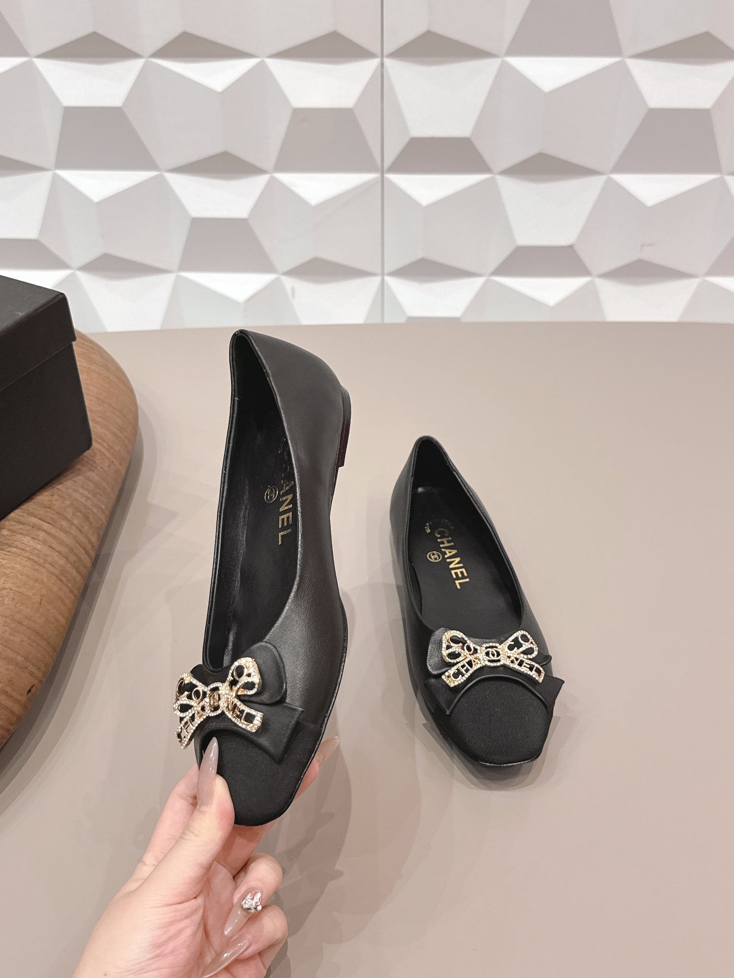 CC 26s Ballet Flats Black Sheepskin 650290