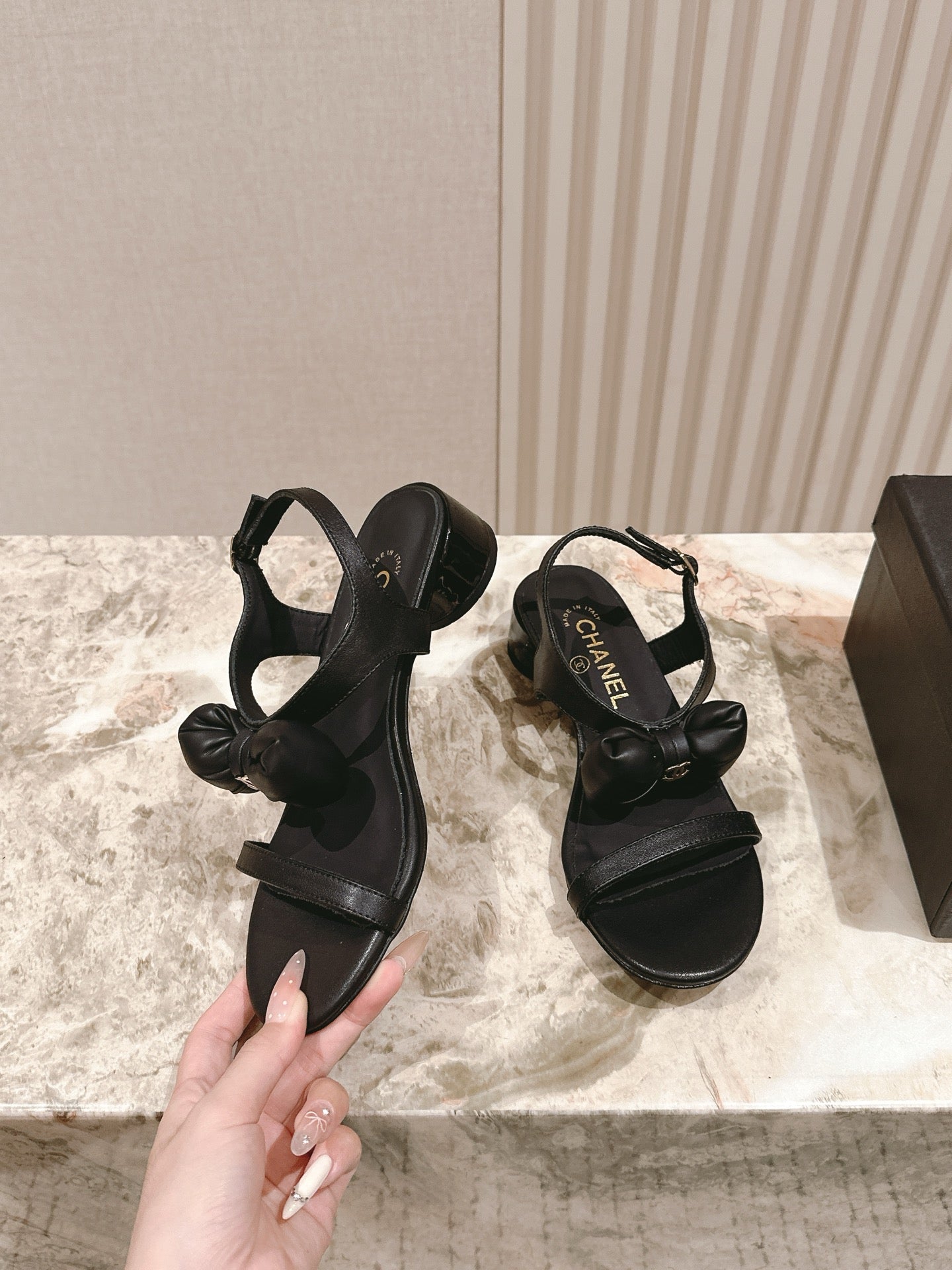 CC 26s Bow Sandals Black Cowhide 658471