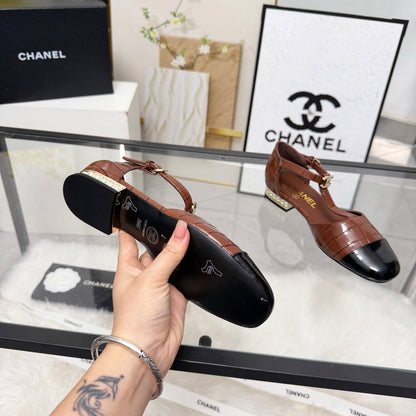 CC 26s Flat Sandals Brown Black Cowhide Patent Leather 183572