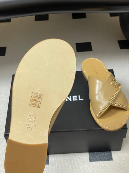 CC 26 Criss-cross Strap Slipper Beige Sheepskin 593302
