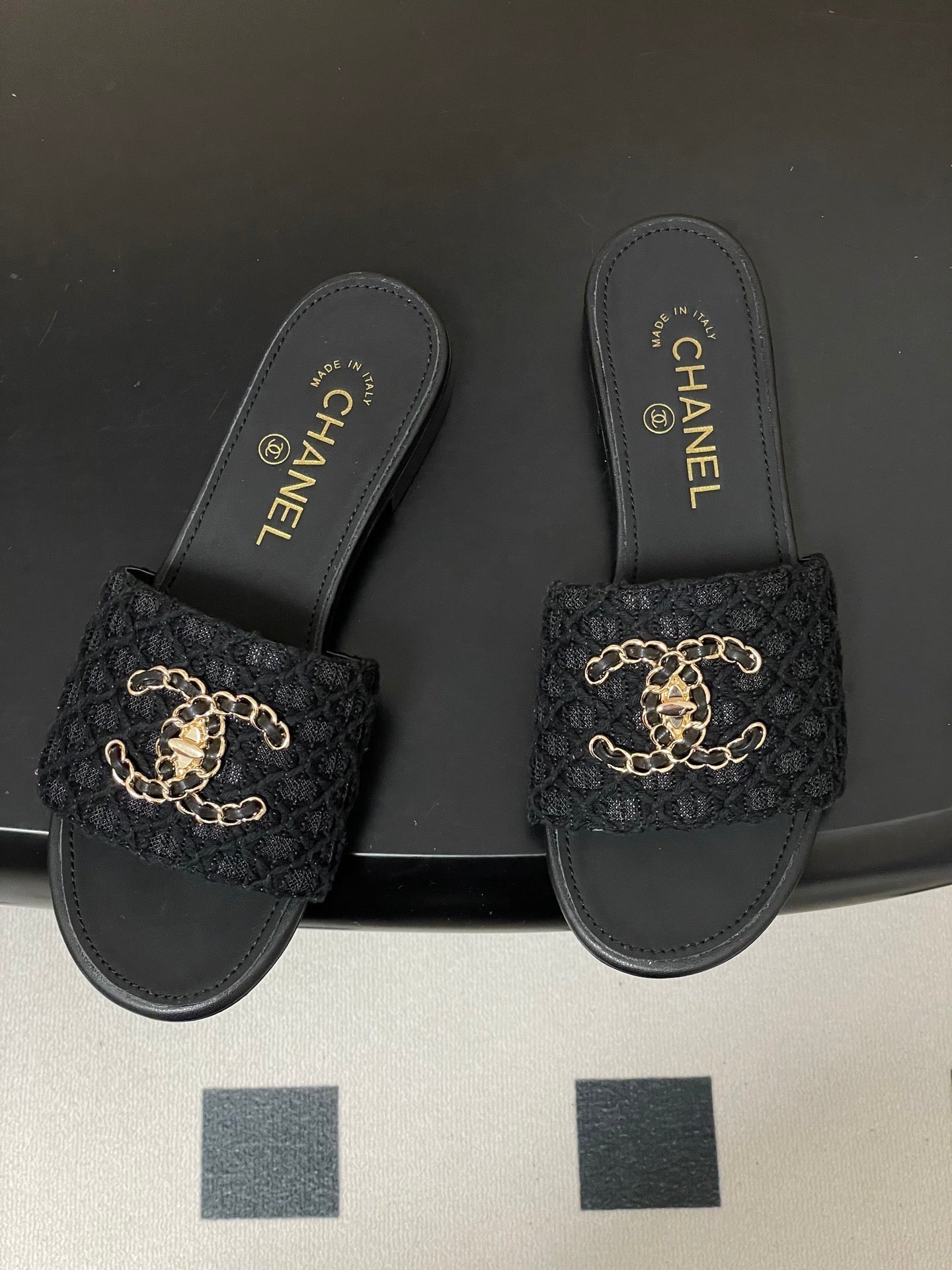 CC 26s Flat Slippers Black Fabric Sheepskin 649492