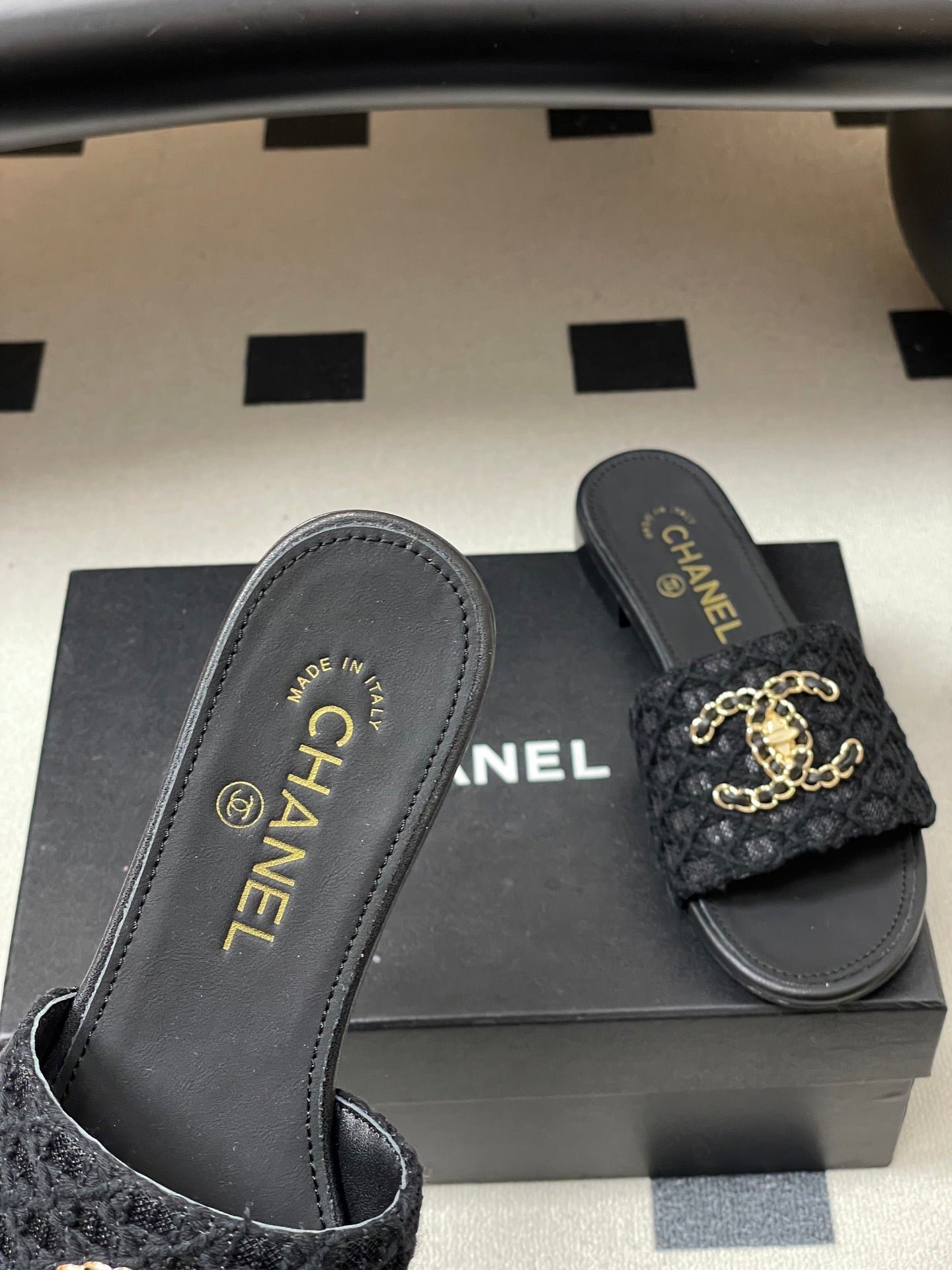 CC 26s Flat Slippers Black Fabric Sheepskin 649492