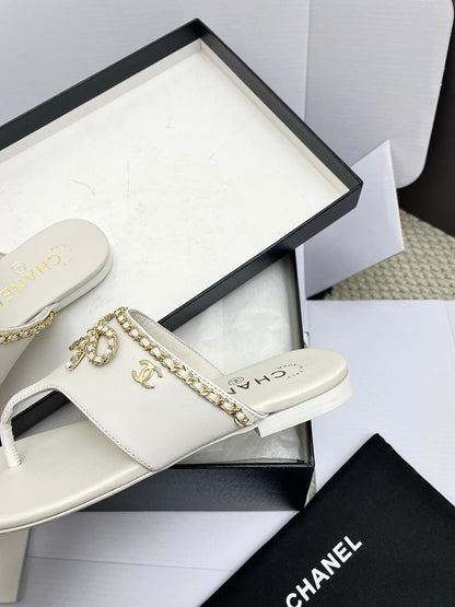 CC 26s Thong Sandals White Sheepskin 645323