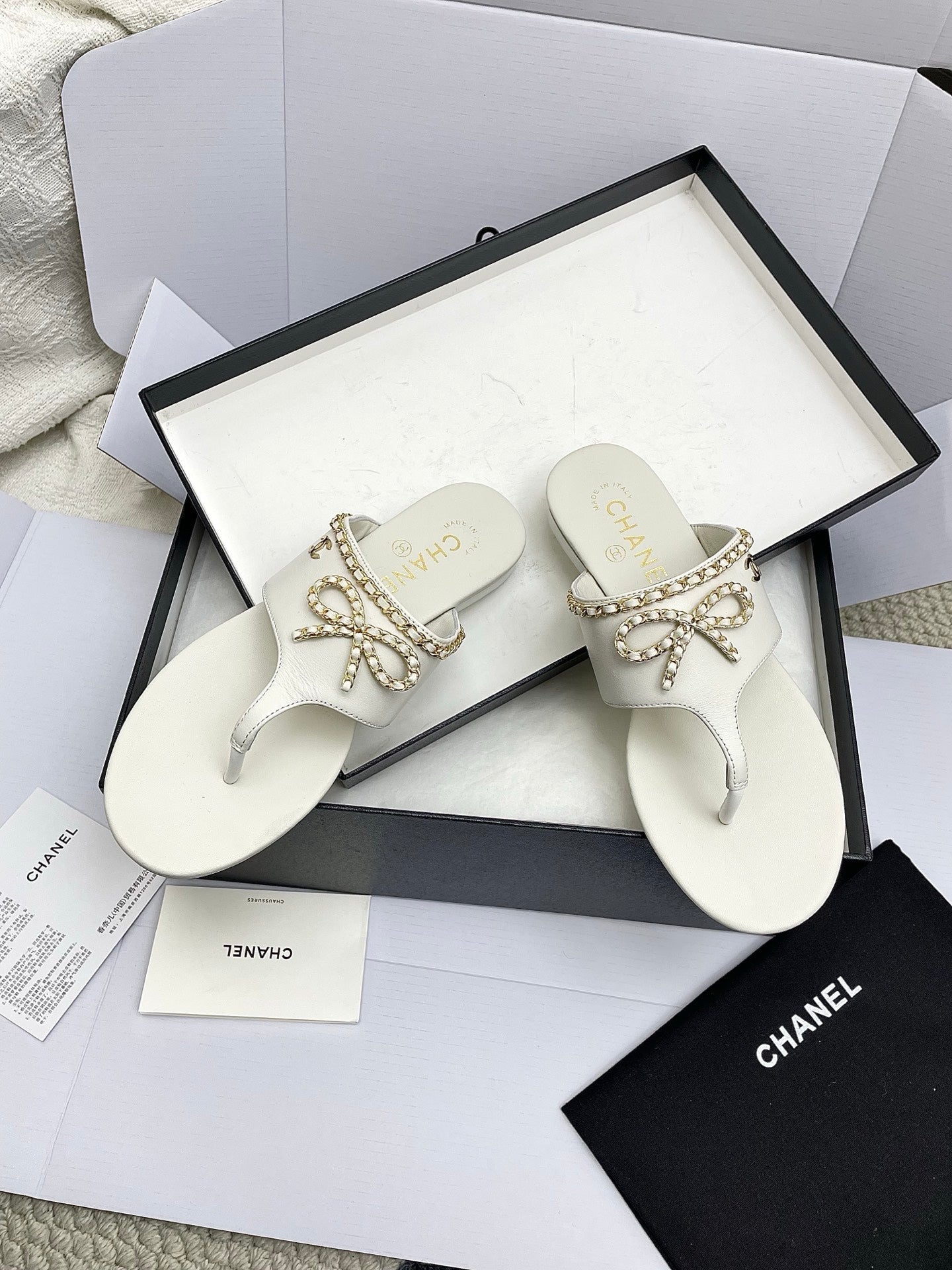CC 26s Thong Sandals White Sheepskin 645323