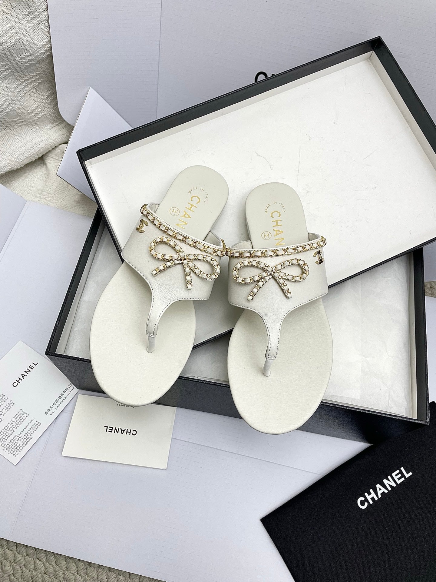 CC 26s Thong Sandals White Sheepskin 645323