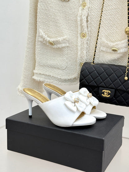 CC 26 Bow Sandal 85mm White Gold Satin Sheepskin 609809