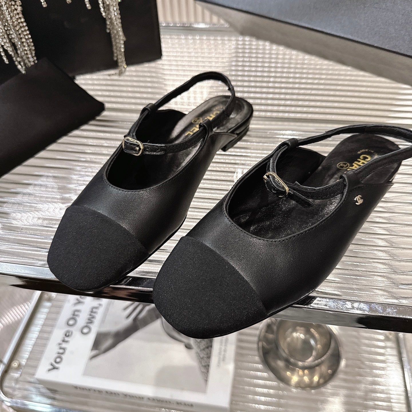 CC 2026 Retro Sandals Black Sheepskin 668076