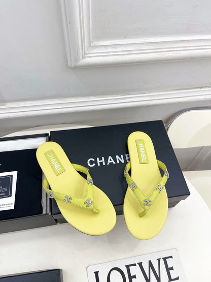 Chanel 2026 Double C Rhinestone Flat Flip-Flops Lambskin Sheepskin 831523
