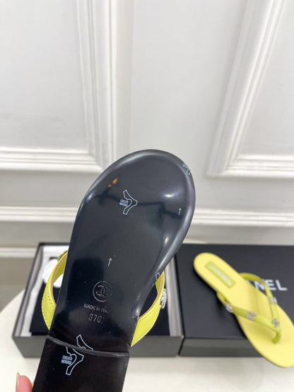 Chanel 2026 Double C Rhinestone Flat Flip-Flops Lambskin Sheepskin 831523